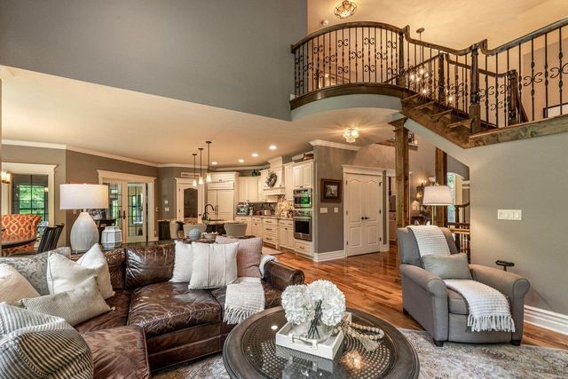1021 Emerald DRIVE, Hartford, WI 53027