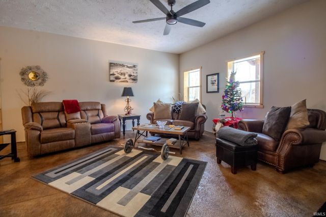 118 E Whipple Road, Winamac, IN 46996