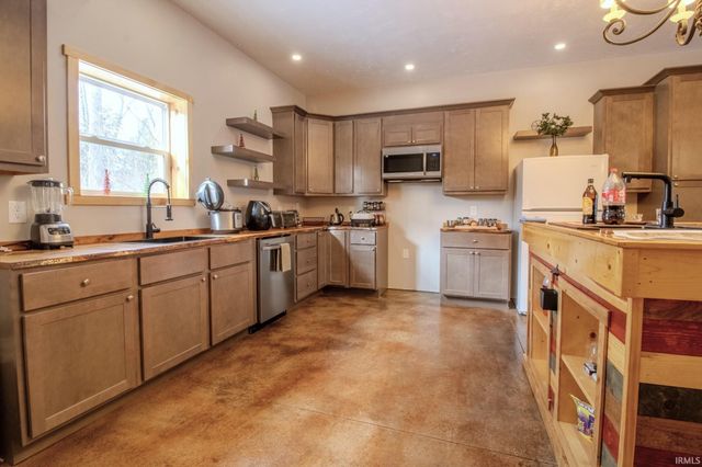 118 E Whipple Road, Winamac, IN 46996