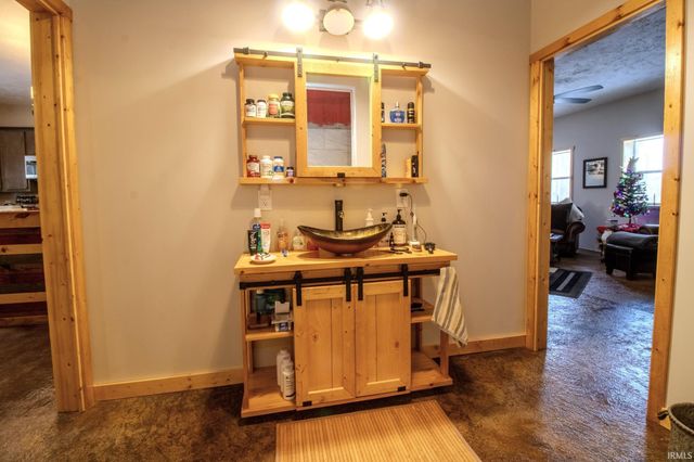 118 E Whipple Road, Winamac, IN 46996