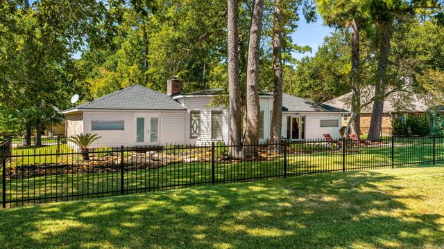 79 Summers Wind Street, Montgomery, TX 77356