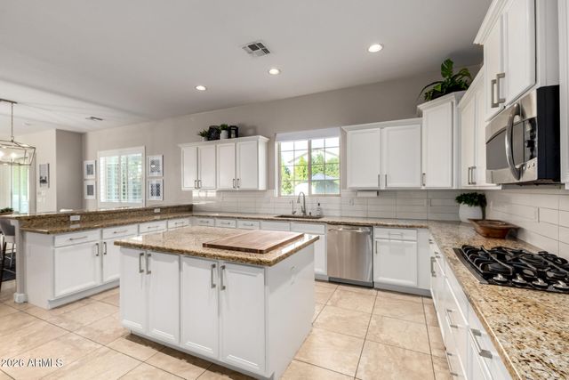 3054 E KINGBIRD Drive, Gilbert, AZ 85297