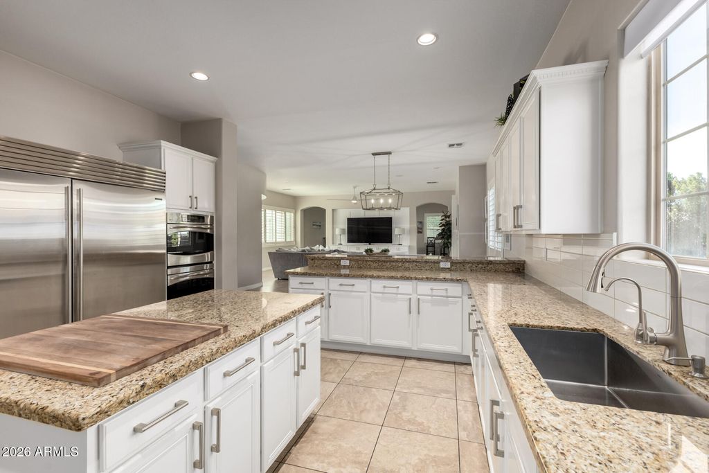Image 10 of property listing at 3054 E KINGBIRD Drive, Gilbert, AZ 85297