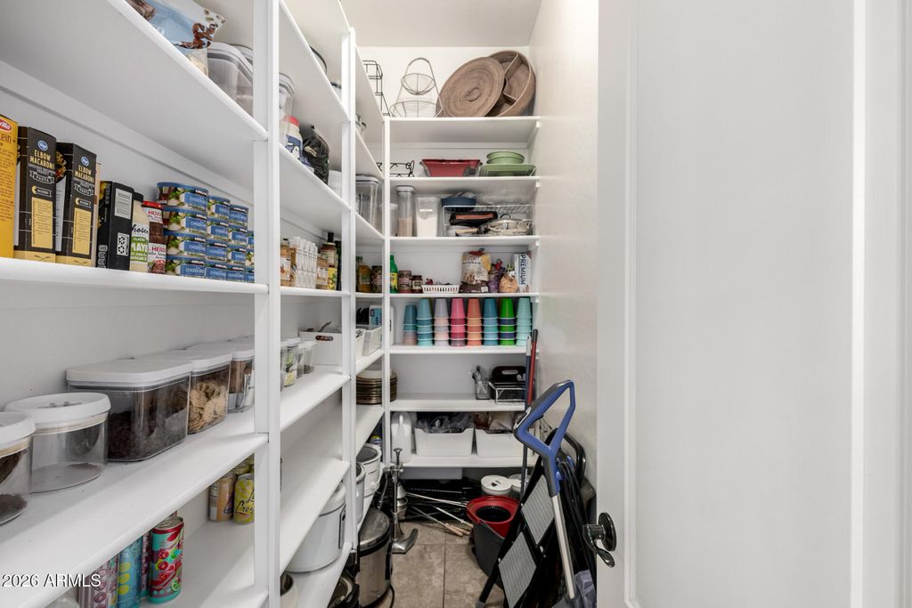Image 13 of property listing at 3054 E KINGBIRD Drive, Gilbert, AZ 85297