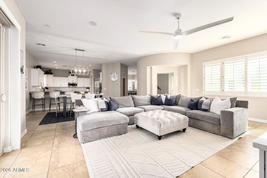 Image 17 of property listing at 3054 E KINGBIRD Drive, Gilbert, AZ 85297