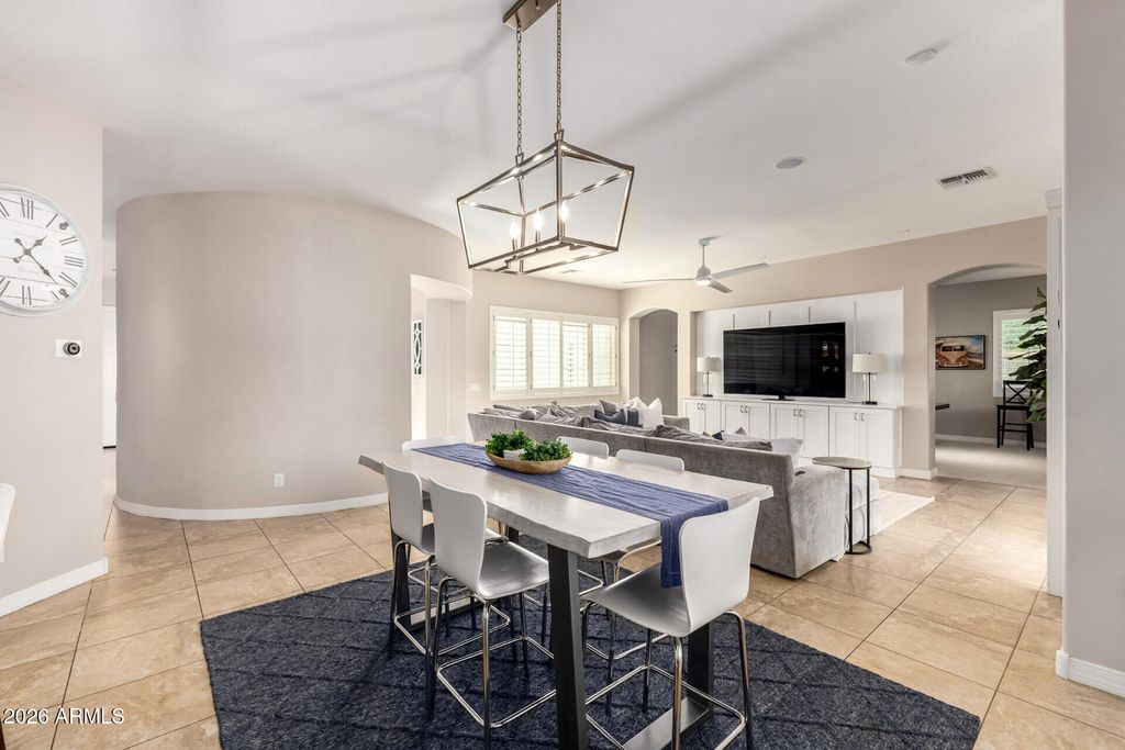Image 20 of property listing at 3054 E KINGBIRD Drive, Gilbert, AZ 85297