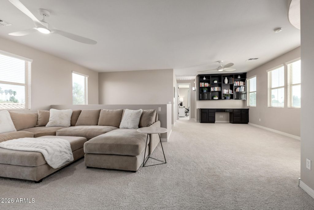 Image 25 of property listing at 3054 E KINGBIRD Drive, Gilbert, AZ 85297