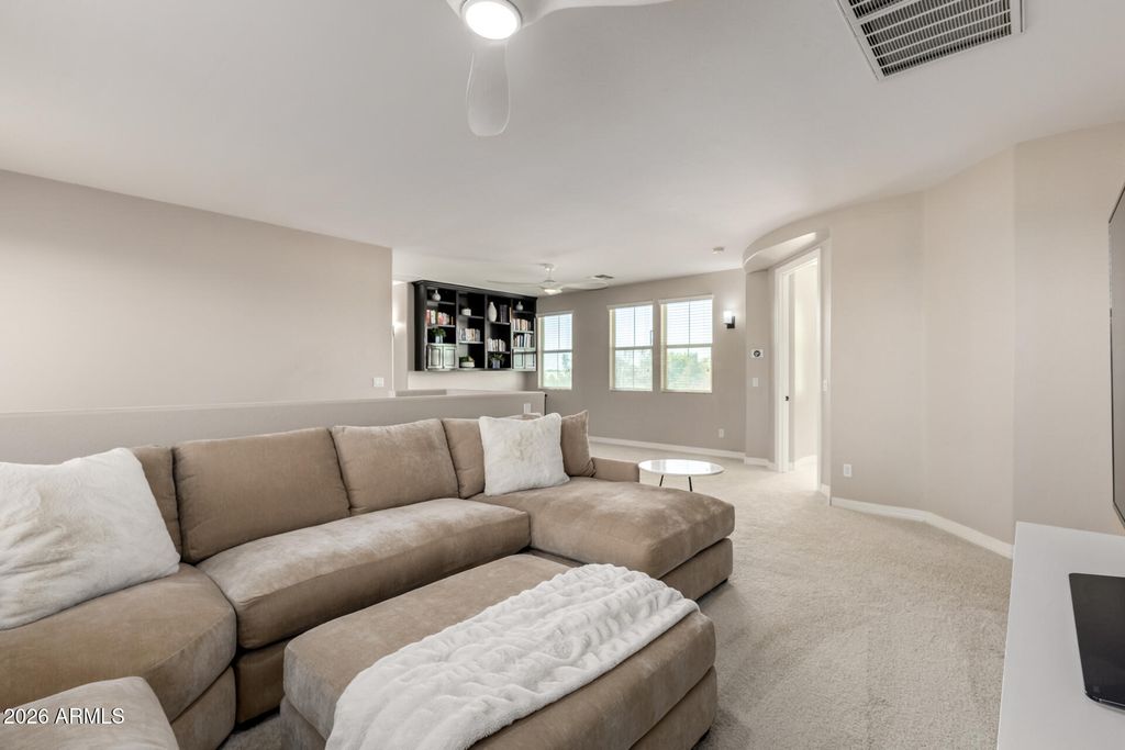 Image 26 of property listing at 3054 E KINGBIRD Drive, Gilbert, AZ 85297