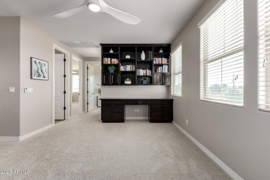 Image 27 of property listing at 3054 E KINGBIRD Drive, Gilbert, AZ 85297