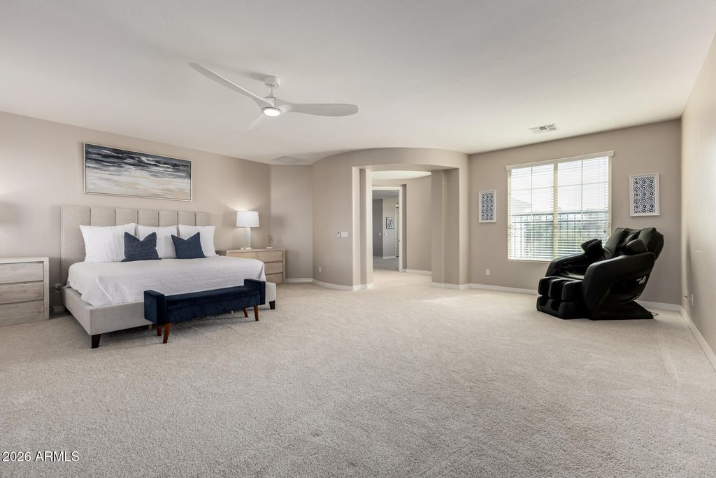 Image 33 of property listing at 3054 E KINGBIRD Drive, Gilbert, AZ 85297