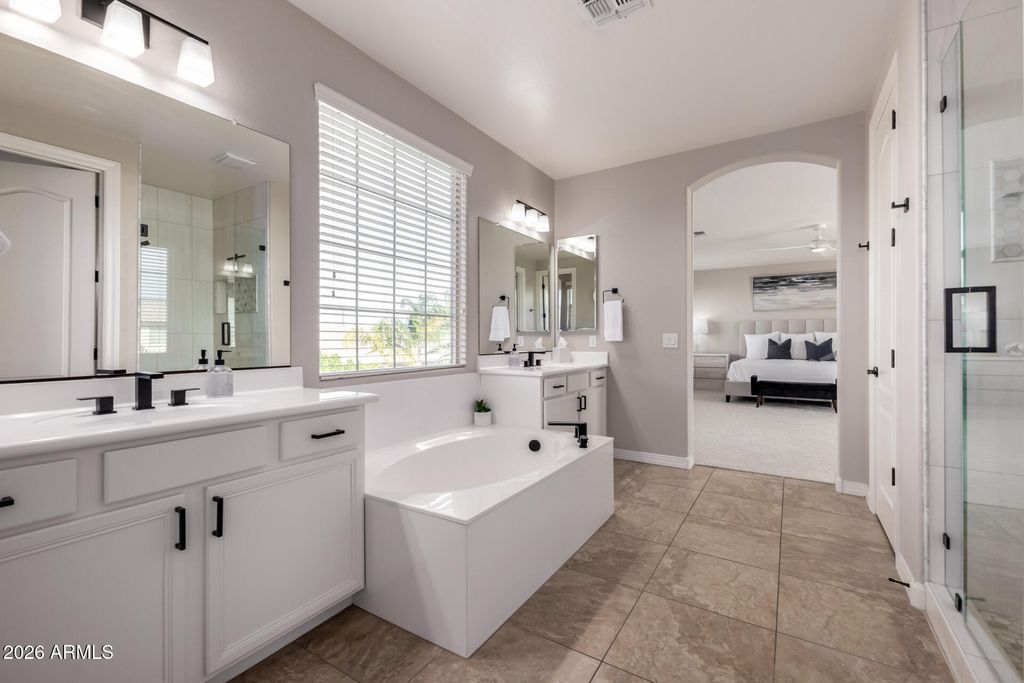Image 34 of property listing at 3054 E KINGBIRD Drive, Gilbert, AZ 85297