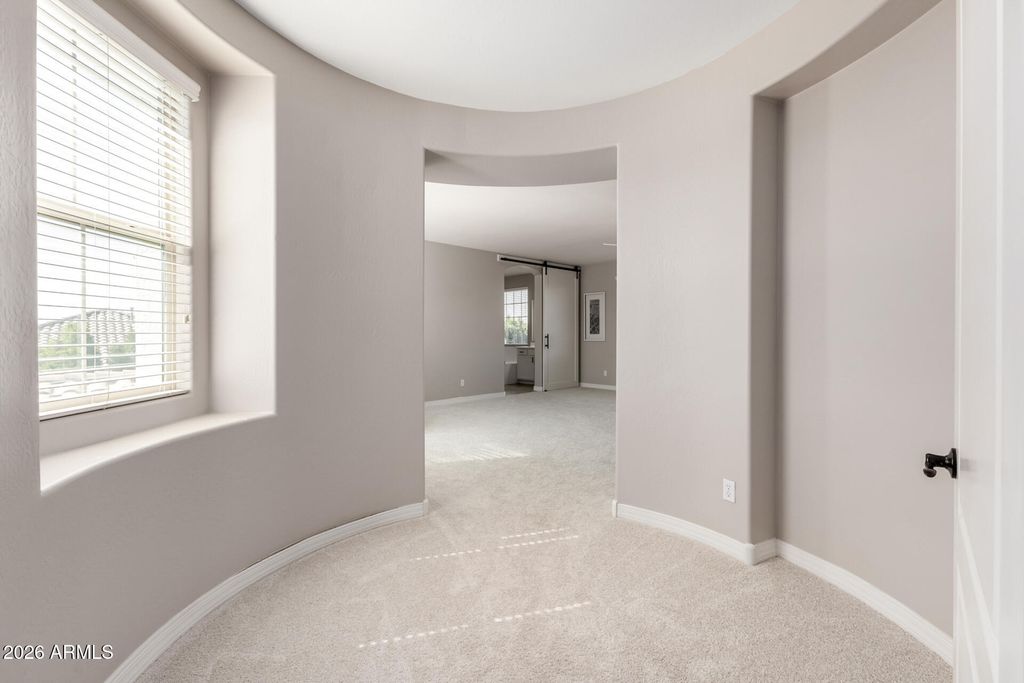 Image 35 of property listing at 3054 E KINGBIRD Drive, Gilbert, AZ 85297