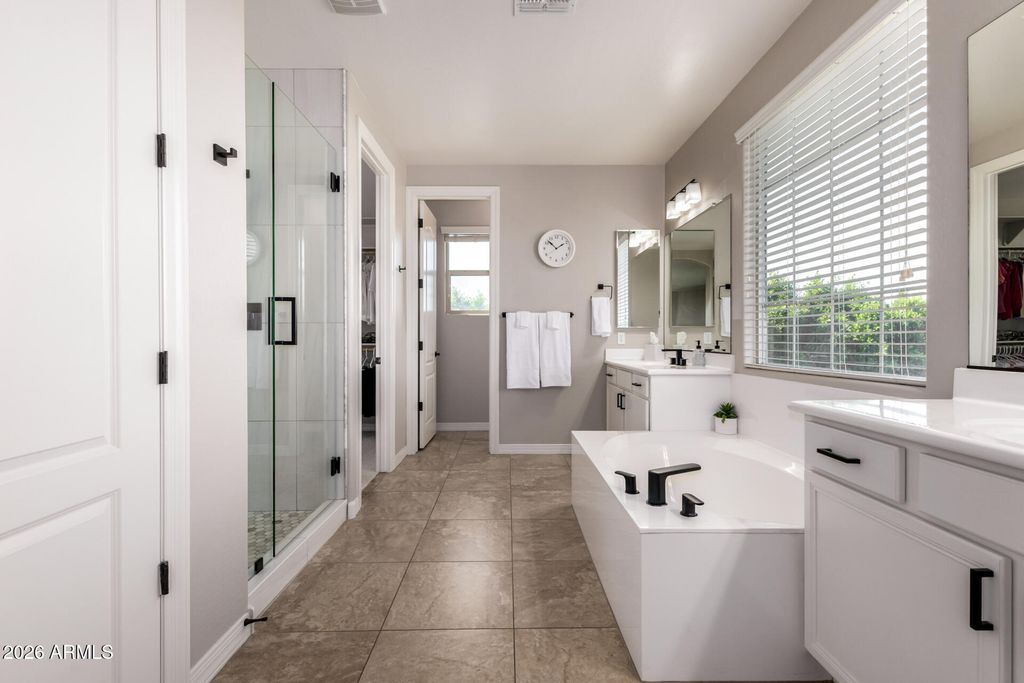 Image 36 of property listing at 3054 E KINGBIRD Drive, Gilbert, AZ 85297