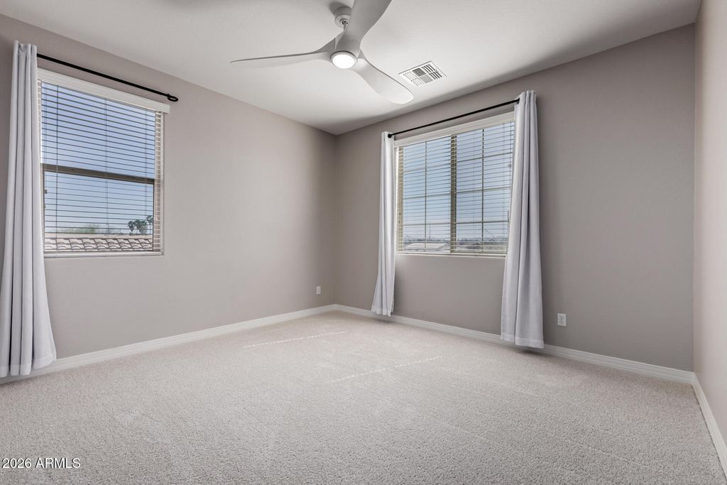 Image 41 of property listing at 3054 E KINGBIRD Drive, Gilbert, AZ 85297