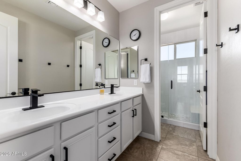 Image 46 of property listing at 3054 E KINGBIRD Drive, Gilbert, AZ 85297