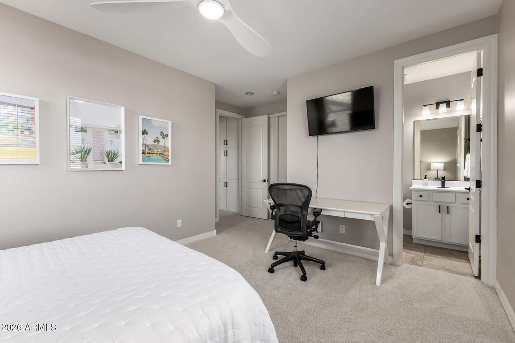 Image 49 of property listing at 3054 E KINGBIRD Drive, Gilbert, AZ 85297