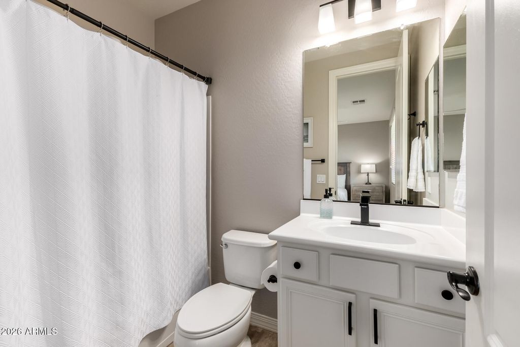 Image 50 of property listing at 3054 E KINGBIRD Drive, Gilbert, AZ 85297