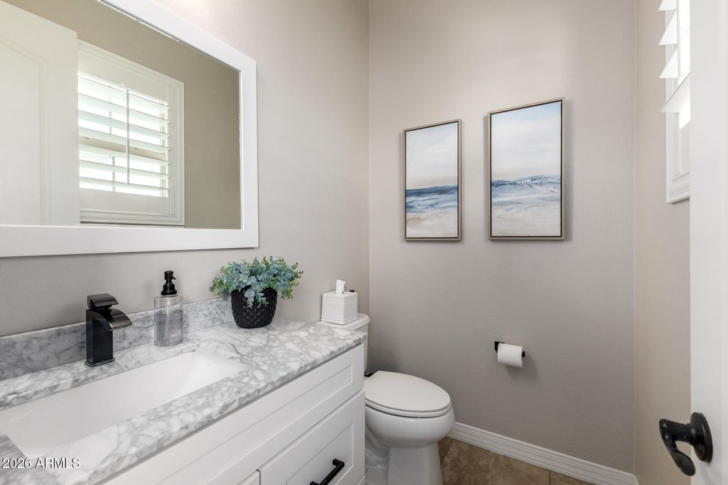 Image 51 of property listing at 3054 E KINGBIRD Drive, Gilbert, AZ 85297