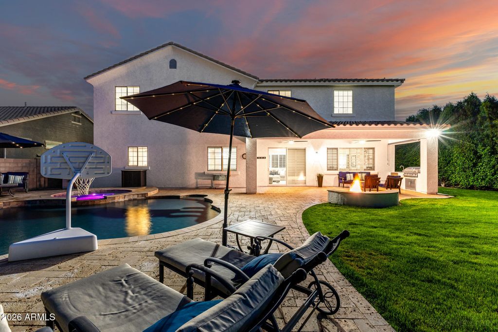 Image 56 of property listing at 3054 E KINGBIRD Drive, Gilbert, AZ 85297