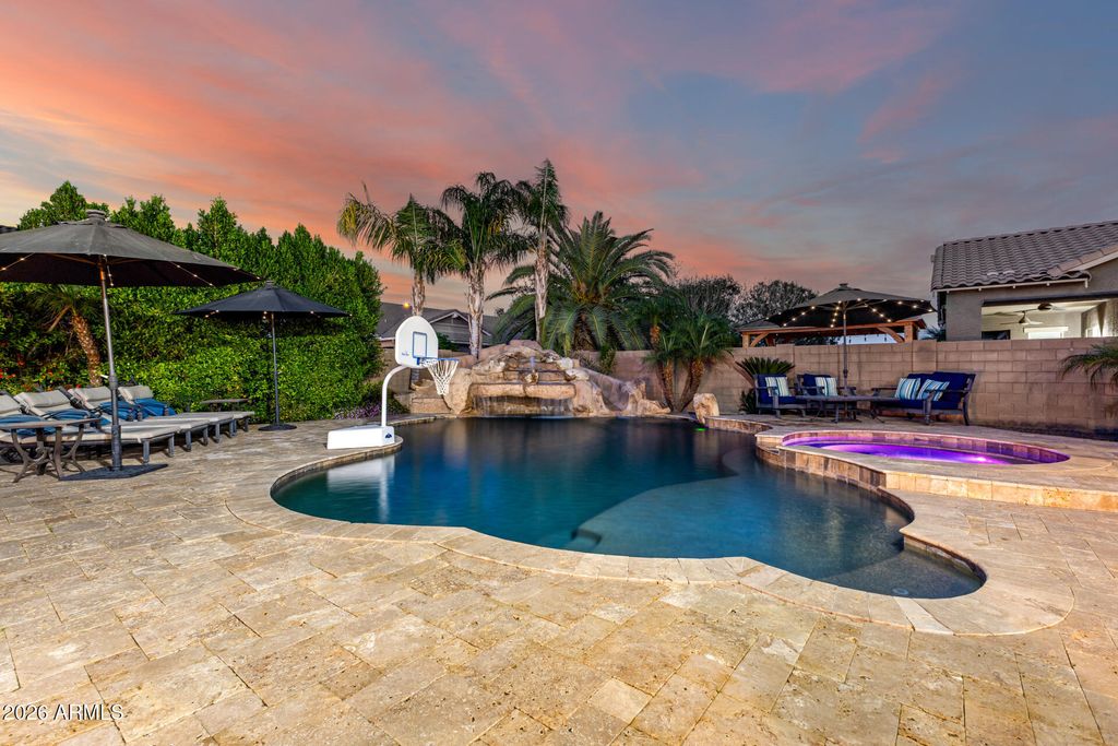Image 57 of property listing at 3054 E KINGBIRD Drive, Gilbert, AZ 85297
