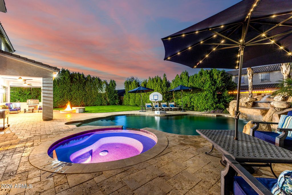 Image 59 of property listing at 3054 E KINGBIRD Drive, Gilbert, AZ 85297