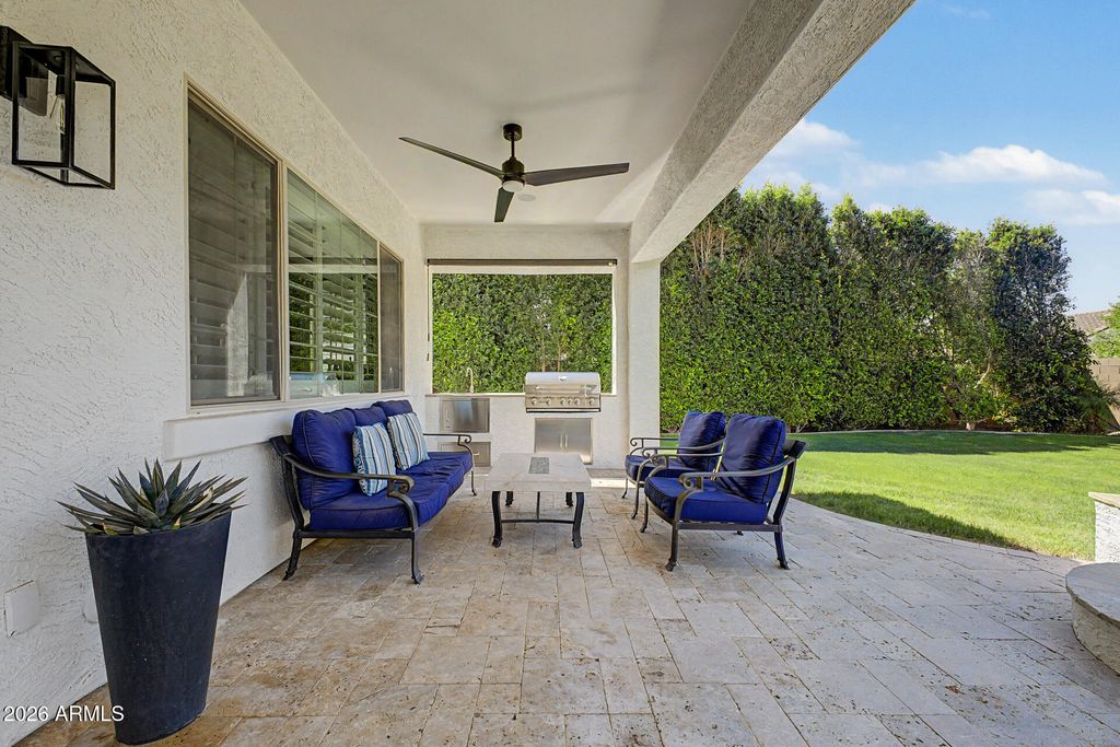 Image 65 of property listing at 3054 E KINGBIRD Drive, Gilbert, AZ 85297