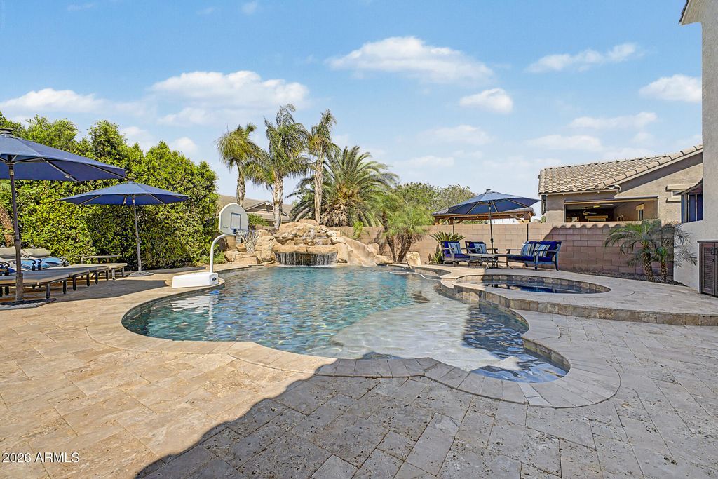 Image 67 of property listing at 3054 E KINGBIRD Drive, Gilbert, AZ 85297