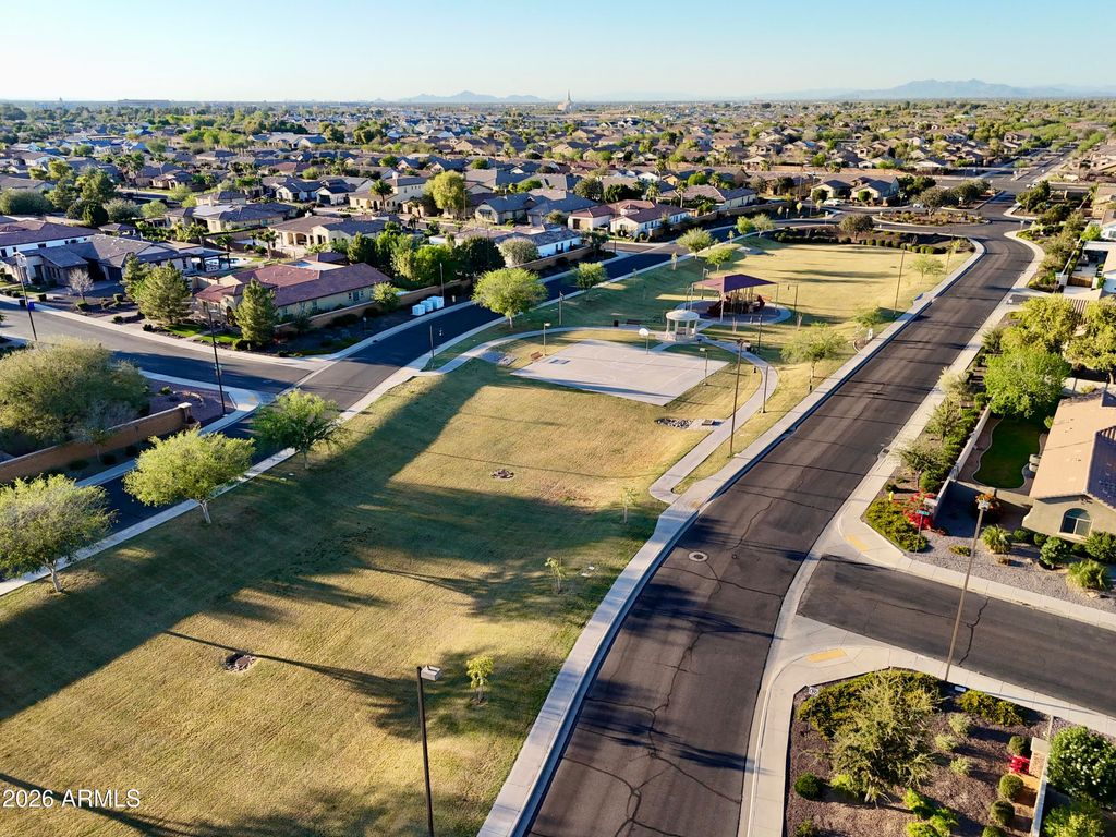 Image 74 of property listing at 3054 E KINGBIRD Drive, Gilbert, AZ 85297