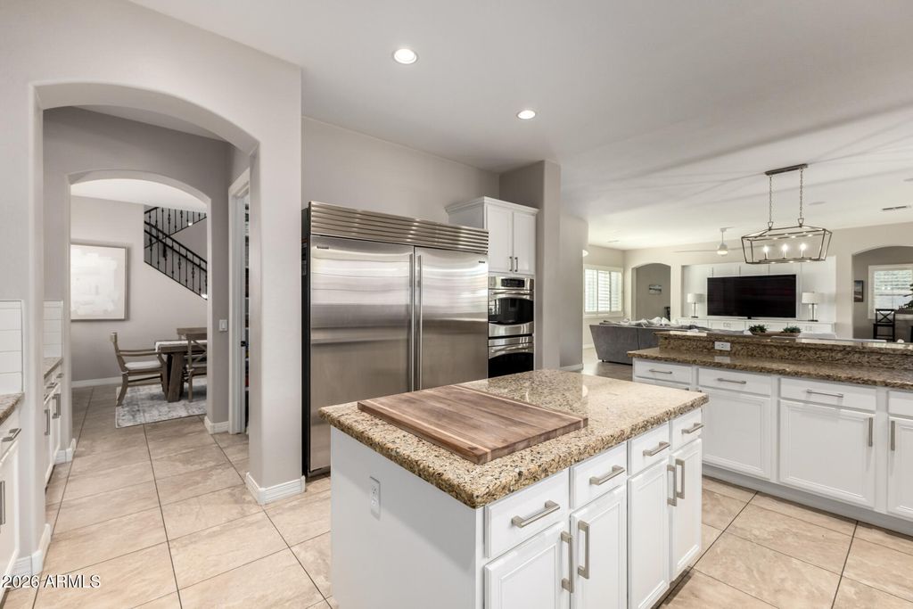 Image 8 of property listing at 3054 E KINGBIRD Drive, Gilbert, AZ 85297