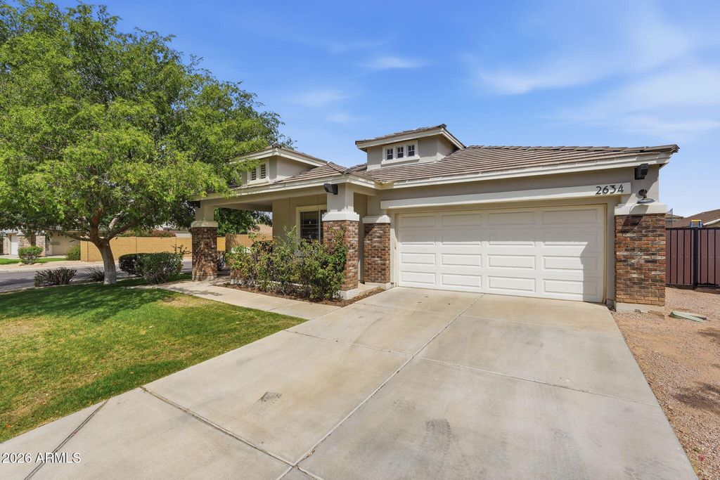 Image 2 of property listing at 2634 E DEL RIO Street, Gilbert, AZ 85295