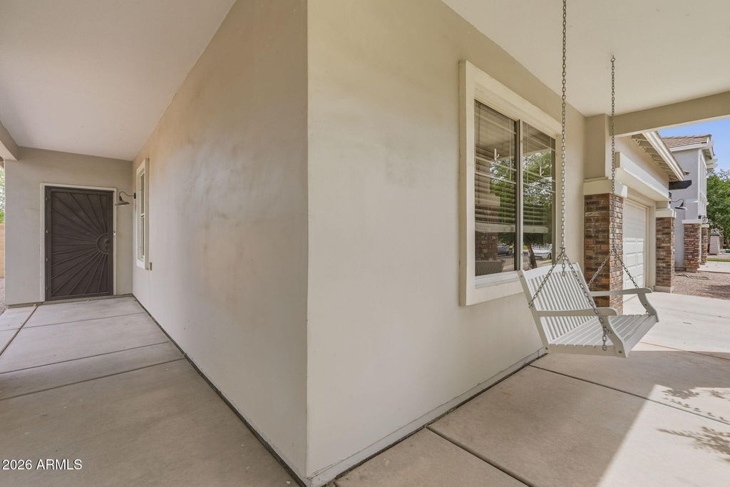 Image 5 of property listing at 2634 E DEL RIO Street, Gilbert, AZ 85295