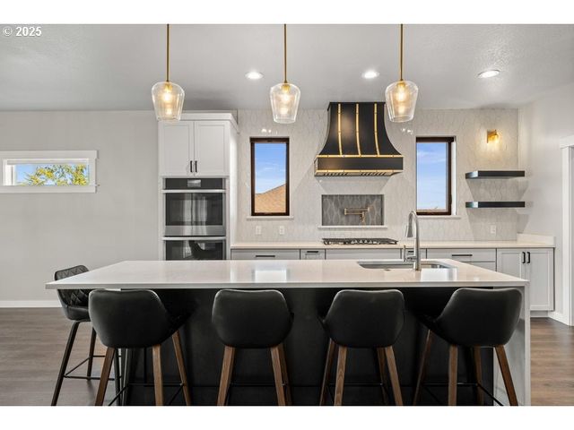 3656 CAMINA Dr, Medford, OR 97504