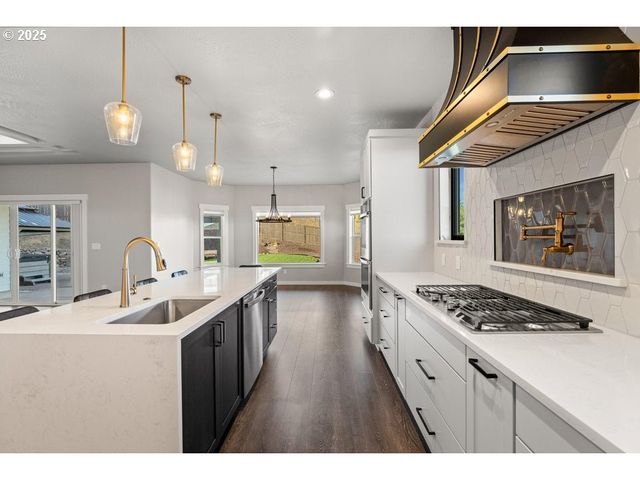 3656 CAMINA Dr, Medford, OR 97504