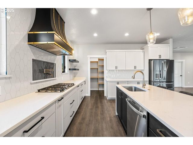 3656 CAMINA Dr, Medford, OR 97504