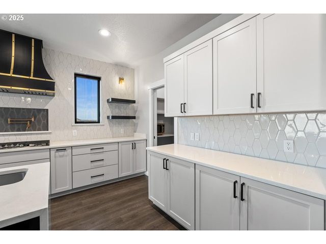 3656 CAMINA Dr, Medford, OR 97504