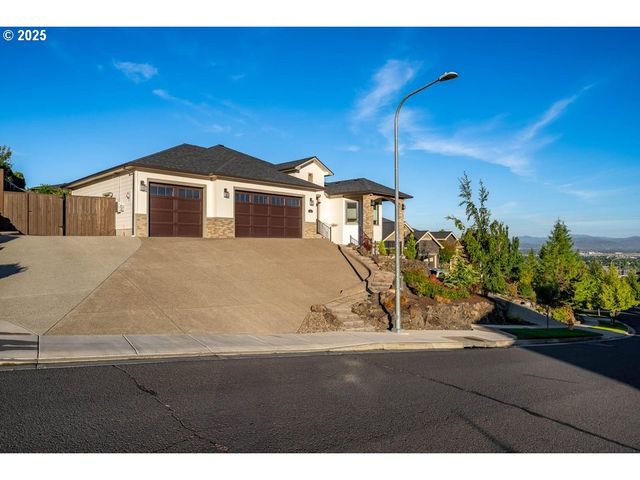 3656 CAMINA Dr, Medford, OR 97504