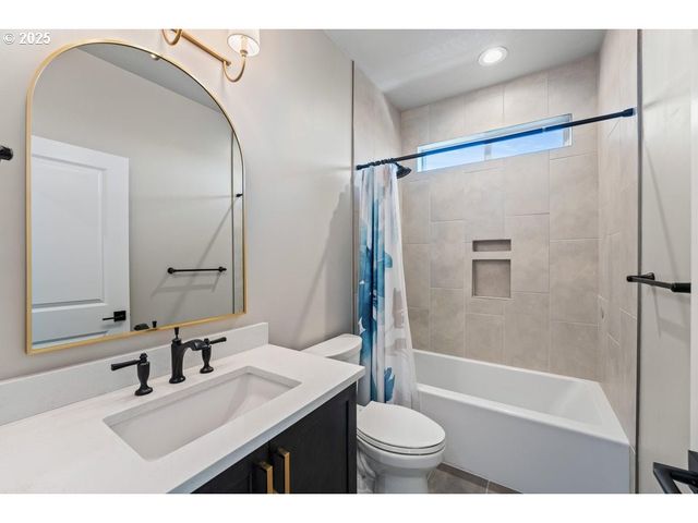 3656 CAMINA Dr, Medford, OR 97504