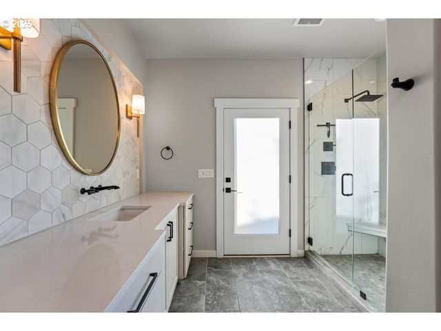 3656 CAMINA Dr, Medford, OR 97504