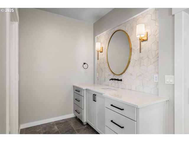 3656 CAMINA Dr, Medford, OR 97504