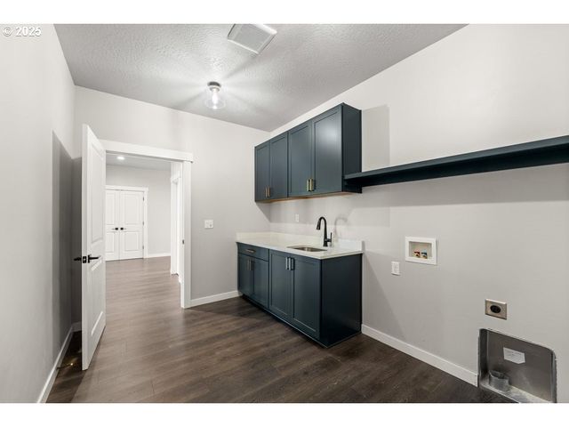 3656 CAMINA Dr, Medford, OR 97504