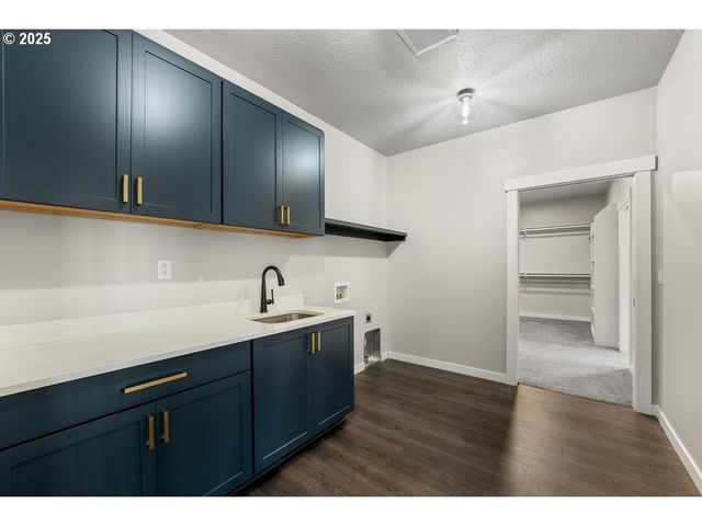 3656 CAMINA Dr, Medford, OR 97504