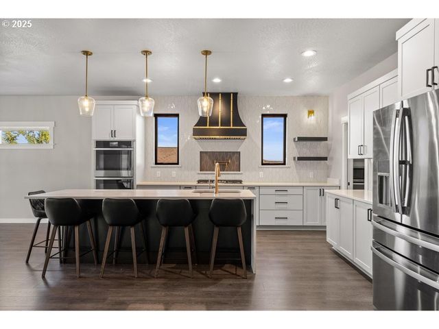 3656 CAMINA Dr, Medford, OR 97504