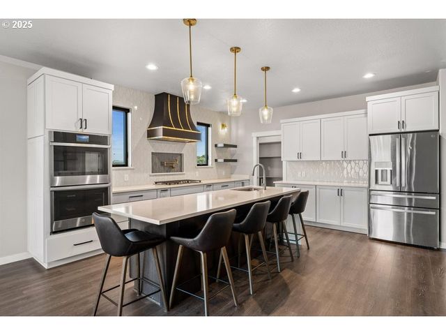 3656 CAMINA Dr, Medford, OR 97504