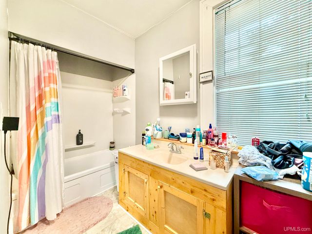 521 E F Street, Iron Mountain, MI 49801