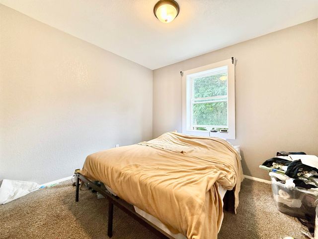 521 E F Street, Iron Mountain, MI 49801