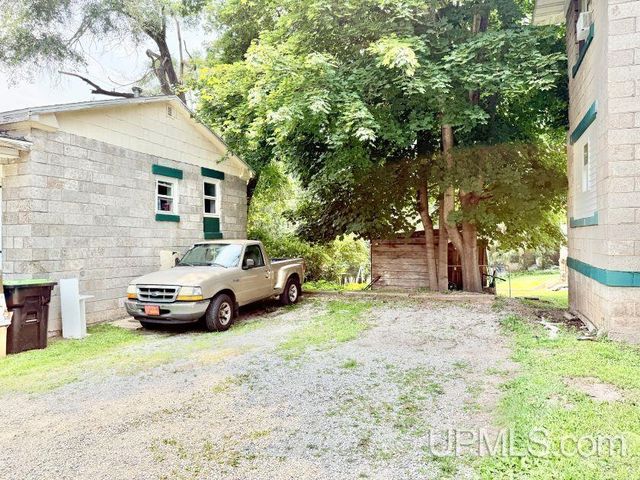 521 E F Street, Iron Mountain, MI 49801