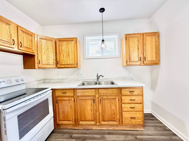 521 E F Street, Iron Mountain, MI 49801