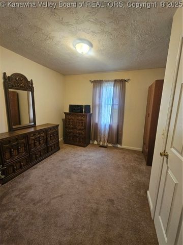 140 Morris Drive, Montgomery, WV 25136