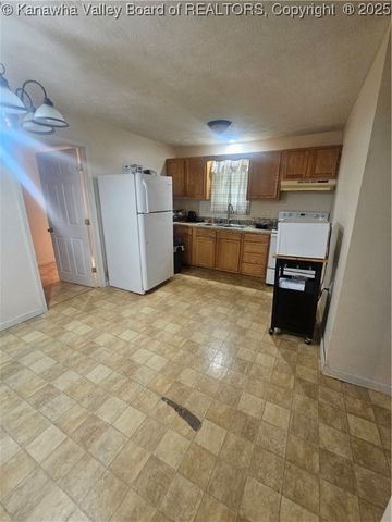 140 Morris Drive, Montgomery, WV 25136