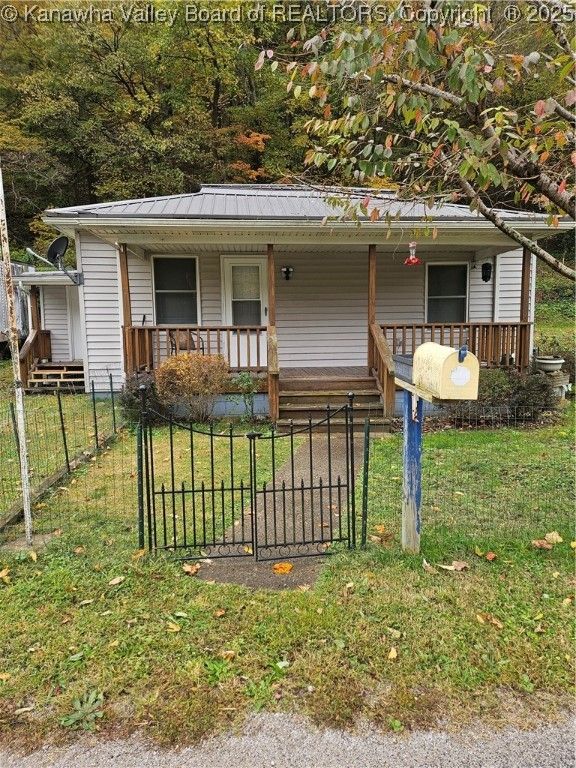 140 Morris Drive, Montgomery, WV 25136